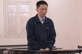 Thủ kho "rút ruột" hàng nghìn thùng sữa rồi ngụy trang bằng… gạch vỡ 