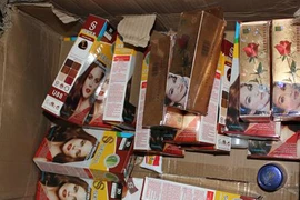 Phát hiện xe ô tô chở dầu gội đầu nhập lậu ​