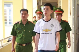 [ẢNH] Toàn cảnh xét xử BS Hoàng Công Lương vụ 8 bệnh nhân chạy thận tử vong