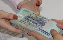 Nữ giáo viên tiếng Anh chiếm đoạt bộn tiền chỉ dựa vào "ba tấc lưỡi"