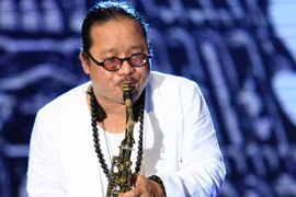 Trần Mạnh Tuấn phiêu cùng Dàn nhạc giao hưởng