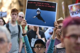 Châu Âu dậy "sóng ngầm", biểu tình "hai phe" vì khủng hoảng di cư 