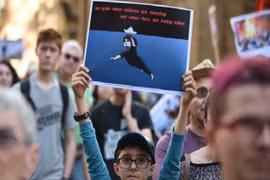 Châu Âu dậy "sóng ngầm", biểu tình "hai phe" vì khủng hoảng di cư 