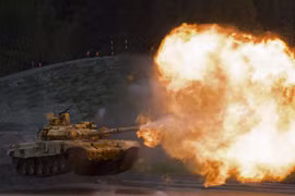 Sửng sốt xem xe tăng T-90 của Nga "bay như chim"