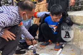 [CLIP] Gã giang hồ 'chơi chiêu' bất thành khi gặp tổ cảnh sát 141