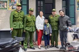 Đi lạc giữa đường, bé trai may mắn gặp tổ tuần tra Cảnh sát 113