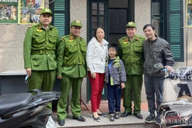 Đi lạc giữa đường, bé trai may mắn gặp tổ tuần tra Cảnh sát 113