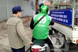 [CLIP] Hà Nội: Nam thanh niên bị phạt 2 triệu đồng vì... phóng uế bừa bãi