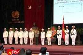 Phòng Tham mưu, CA. Hà Nội đón nhận Huân chương Bảo vệ Tổ quốc hạng Nhì