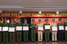 Bế giảng lớp đào tạo đại học CSND