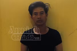 Lái, phụ xe buýt phát hiện trộm qua gương chiếu hậu