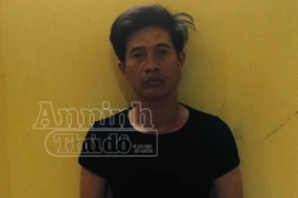 Lái, phụ xe buýt phát hiện trộm qua gương chiếu hậu