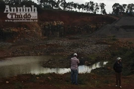 Rơi xuống hố nổ mìn khai thác đá, 3 em nhỏ đuối nước thương tâm