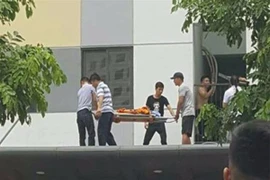 Bé trai 6 tuổi tử vong khi rơi từ tầng 11 xuống đất