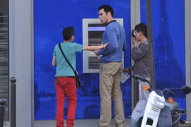 Giải cứu những trẻ em đường phố bị ép buộc móc túi 