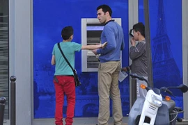 Giải cứu những trẻ em đường phố bị ép buộc móc túi 