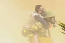 Xem Bộ đội Hóa học diễn tập chống khủng bố, giải thoát con tin