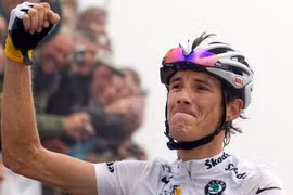 Áo Vàng đổi ngôi