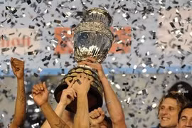 Copa America 2011: Uruguay đi vào lịch sử