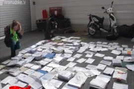 Nhiều tài liệu được tìm thấy tại dinh thự của cựu tổng thống Yanukovych