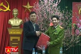 Bắt 2 đối tượng cướp tài sản của du khách nước ngoài