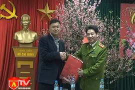 Bắt 2 đối tượng cướp tài sản của du khách nước ngoài