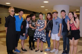 Top 8 rủ nhau ghé thăm “bà bầu” Thu Minh