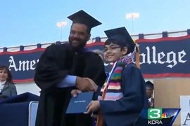 11 tuổi có 3 bằng cao đẳng 