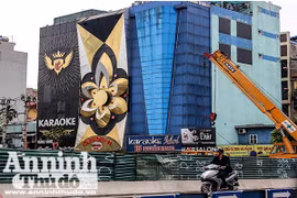 Hà Nội: Nhiều quán karaoke có biển quảng cáo cỡ lớn bịt kín mặt tiền