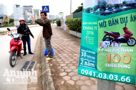 Chung cư, biêt thự đua nhau "trèo" cột điện mời gọi người mua