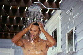 Tập luyện xong nên tắm thế nào để không rước hoạ?