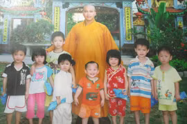 Về chùa Sùng Nghiêm gặp sư thầy có 9 người con