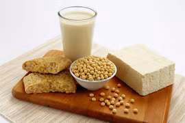 Đậu nành "trị" mãn kinh