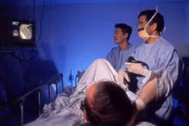 Nhạo báng "của quý" khi bệnh nhân đang bất tỉnh, bác sĩ bị kiện