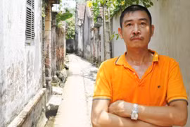 Họa sỹ Lê Thiết Cương ra mắt thơ trên gốm Bát Tràng