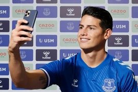 [ẢNH] James Rodriguez đẹp như "nam thần" khi ra mắt Everton