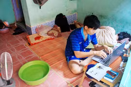 Người thuê trọ lao đao vì nắng nóng