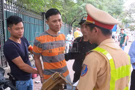 “Bác sĩ” mang “hàng cấm”, run sợ khi gặp “141”