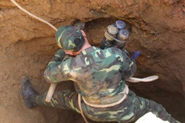 Phá hủy 60 hầm đào đãi vàng trái phép 