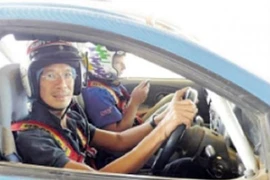 Trực thăng rơi vì bão, tỷ phú Philippines tử nạn