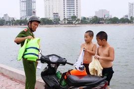 Thành lập tổ công tác phòng chống đuối nước ở hồ Linh Đàm