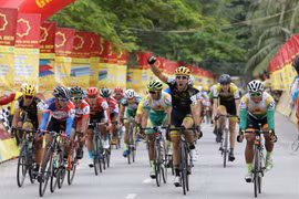 Tay đua đội Thái Lan lần đầu nhất chặng