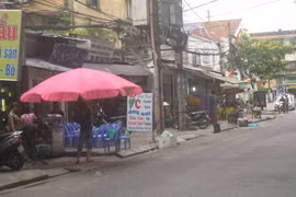 Nhân viên “dọa” cả khách