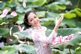 Linh Nga trở lại với “Sen”