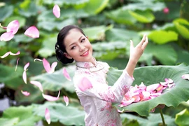 Linh Nga trở lại với “Sen”