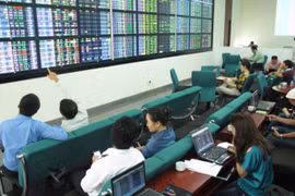 Cổ phiếu dầu khí “nổi sóng”, nhóm Vingroup bị bán mạnh