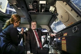 Ukraine ký 20 hợp đồng mua vũ khí tại triển lãm IDEX 2015