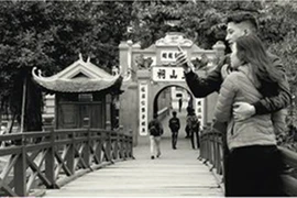 Nhìn lại "Hà Nội sau 60 ngày đêm huyết lệ"