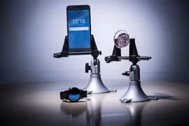 Theo dõi sức khỏe nhờ kính áp tròng kết nối với điện thoại