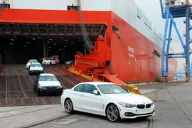 Dấu hiệu bất thường từ việc xe sang "hồi hương" 